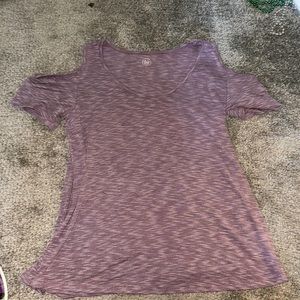 Dusty pink light feeling shirt with holes for the shoulders